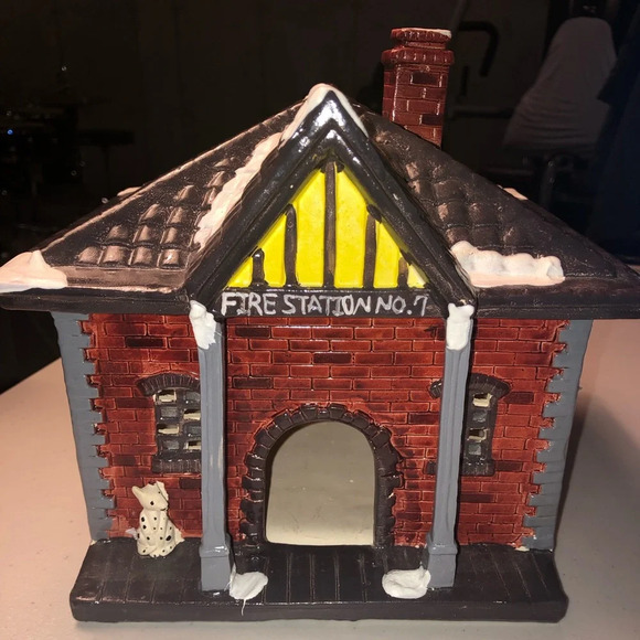 Vintage Yuletide Fire Station Christmas Village Decor 1988 - Picture 4 of 8